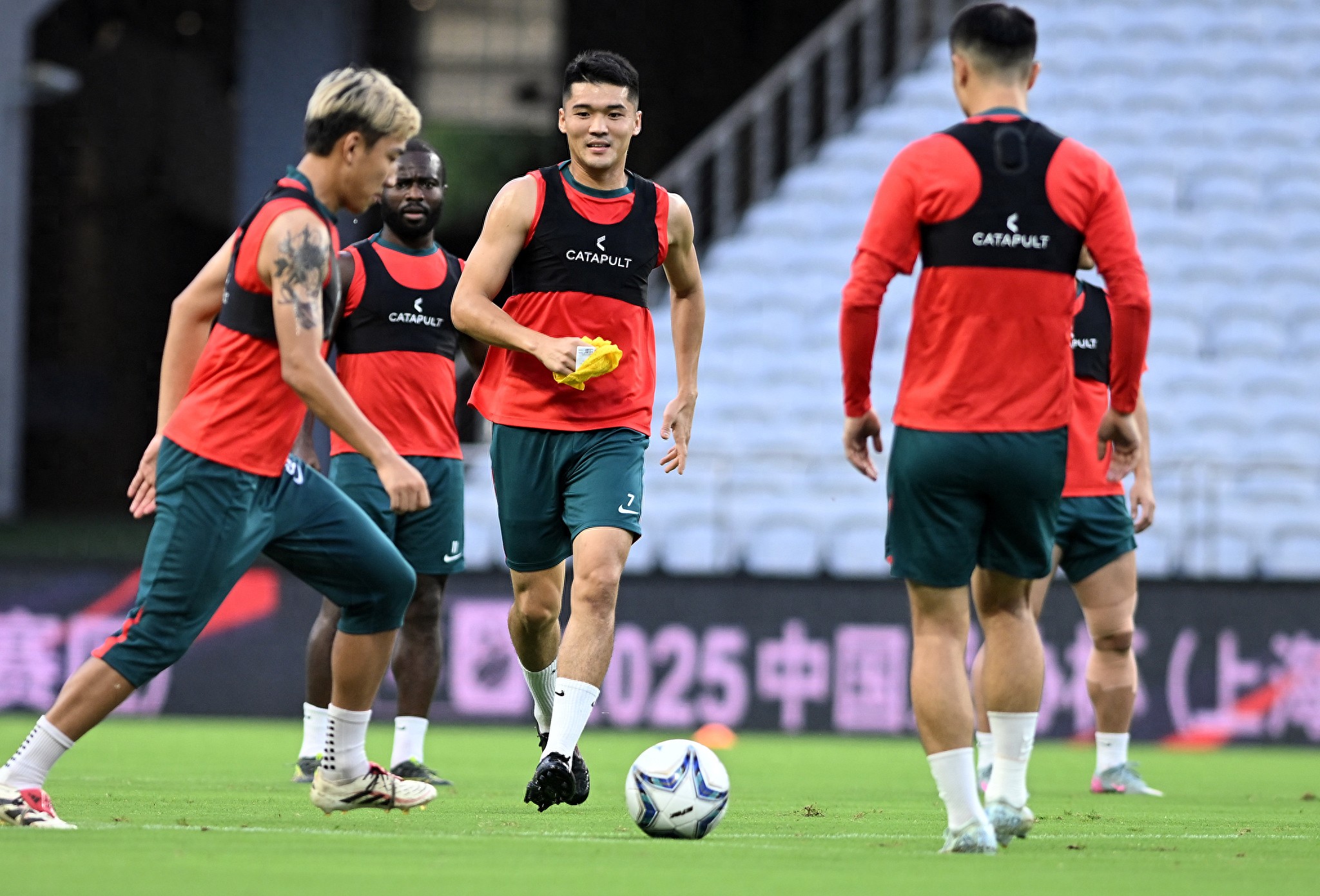 包含中超转会期走向成谜，山东泰山更衣室发声，态度坚定，球队文化再被提及的词条